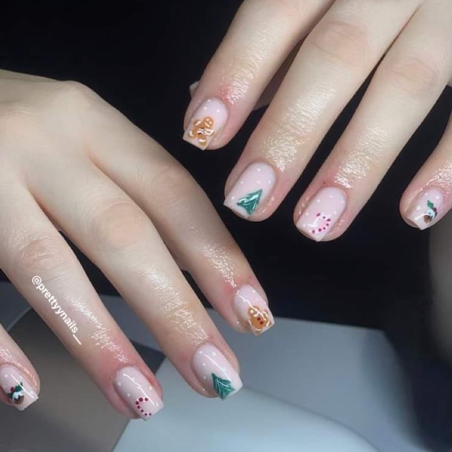 Short nail set with little hand-painted designs
